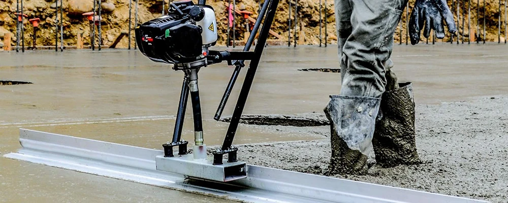 Gasoline-powered Screed